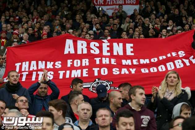 23971CC300000578-2855295-Some_disgruntled_Arsenal_fans_held_out_a_banner_suggesting_manag-31_1417387512536
