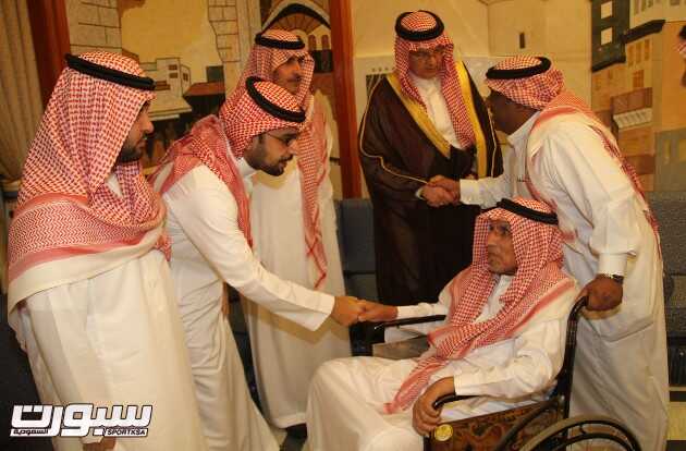 الأمير خالد يستقبل تعازي أصحاب السمو الأمراء والفضيلة والسعادة وجموعا من المواطنين