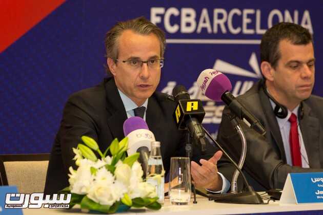 نائب رئيس برشلونة يجيب على أسئلة الصحفيين