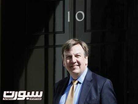 وزير الرياضة البريطاني جون ويتنجديل امام مقر الحكومة في لندن يوم 11 مايو ايار 2015. تصوير: ستيفان ورموث - رويترز.