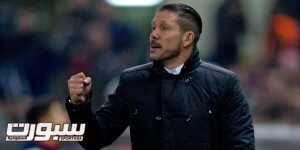 MADRID, SPAIN - JANUARY 07: Head coach Diego Pablo Simeone of Atletico de Madrid encourages his team during the Copa del Rey Round of 16  first leg match between Club Atletico de Madrid and Real Madrid CF at Vicente Calderon Stadium on January 7, 2015 in Madrid, Spain.  (Photo by Gonzalo Arroyo Moreno/Getty Images)