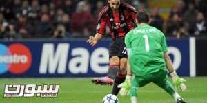 AC Milan's Swedish forward Zlatan Ibrahimovic  (L) challenges for the ball with  Real Madrid's goalkeeper and captain Iker Casillas during their Champions League group G football match on November 3, 2010 at San Siro Stadium in Milan.  AFP PHOTO / GIUSEPPE CACACE