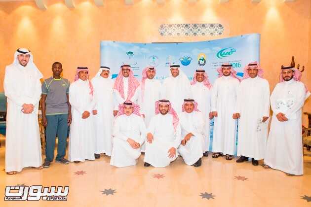 صورة جماعية منسوبي اتحاد الرياضيات الجوية مع رئيس اتحاد اللجان الاولمبية الوطنية العربية سمو الأمير طلال بن بدر بن سعود