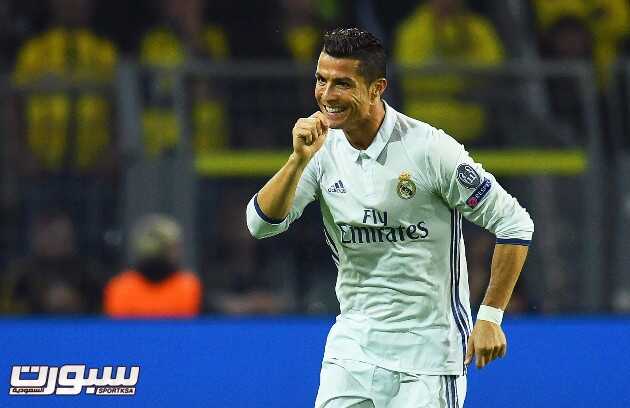 epa05559025 Real Madrid's Cristiano Ronaldo celebrates after scoring the 1-0 lead during the UEFA Champions League group F soccer match between Borussia Dortmund and Real Madrid in Dortmund, Germany, 27 September 2016.  EPA/BERND THISSEN