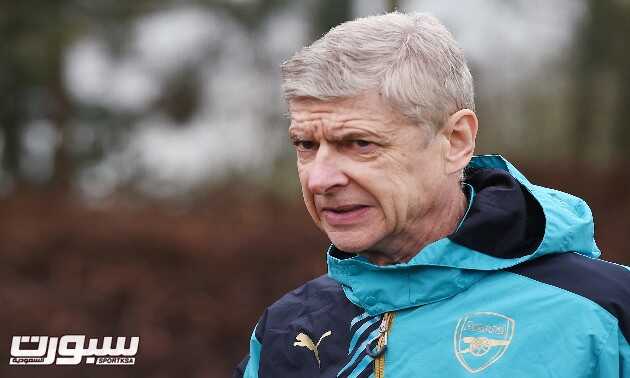 epa05175152 Arsenal manager Arsene Wenger during a training session at Arsenal's training complex at London Colney, north of  London, Britain, 22 February 2016. Arsenal play Barcelona in a Champions League Round of 16 soccer match at the Emirates Stadium in London 23 February.  EPA/ANDY RAIN