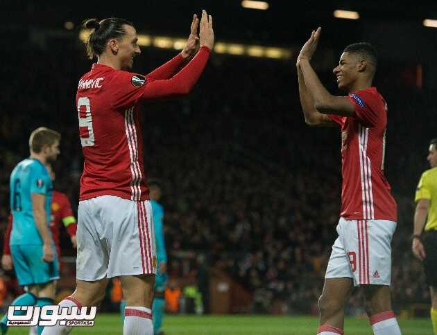 epa05646166 Manchester United's Zlatan Ibrahimovic (L) celebrates scoring the third goal with Manchester United's Marcus Rashford (R) during the UEFA Europa League group A soccer match between Manchester United and Feyenoord held at Old Trafford, Manchester, Britain on 24 November 2016.  EPA/PETER POWELL