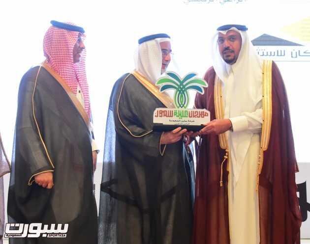 أمير القصيم يكرم الشيخ عبدالرحمن الخريجي ويشيد مبادراته صحيفة سبورت السعودية