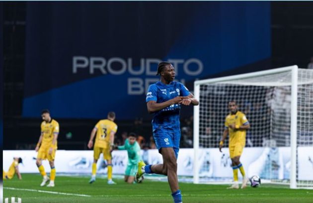 خبير تحكيمي يحسم الجدل حول “جزائية” الهلال أمام التعاون