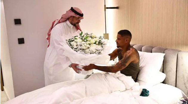 روح الرياضة تتجاوز النتائج.. الأهلي يواسي نجم جوهور بعد إصابته في المواجهة الآسيوية