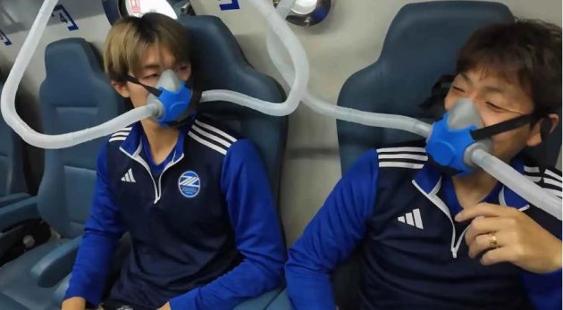 قبل مواجهة الأهلي.. لاعبو “ماتشيدا” يستعينون بـ “غرف الأوكسجين”