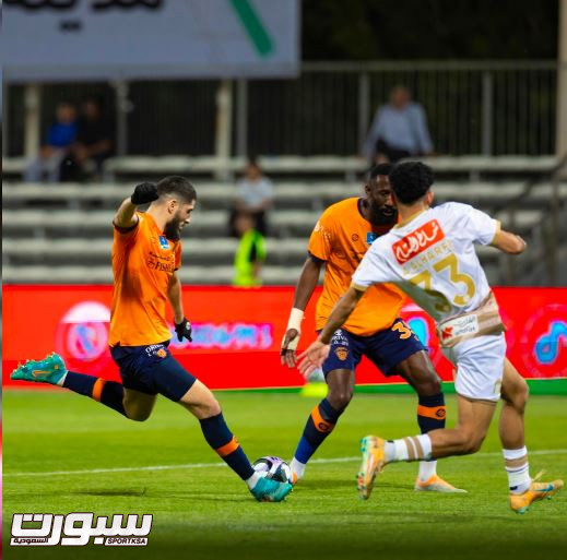 الفيحاء يتقدم للمركز التاسع برباعية في شباك الرياض