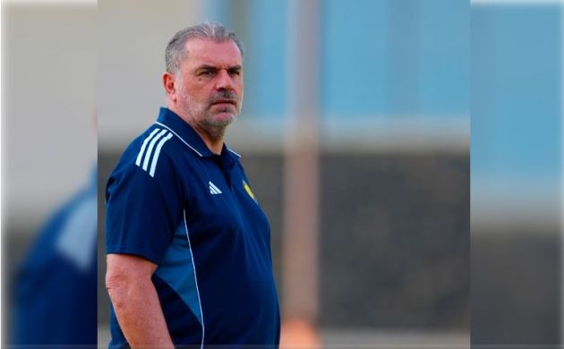 صراع القفاز يشتعل في النصر.. بوستيكوغلو يفاضل بين العقيدي وبينتو قبل كلاسيكو الاتحاد