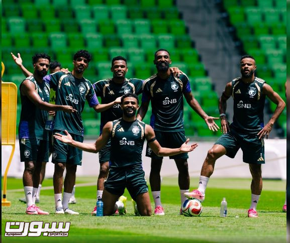 ضربات موجعة تضرب صفوف الأخضر قبل موقعة قطر المرتقبة