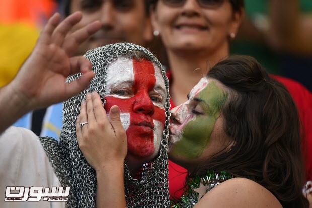 TOPSHOTS-FBL-WC-2014-MATCH08-ENG-ITA-FANS