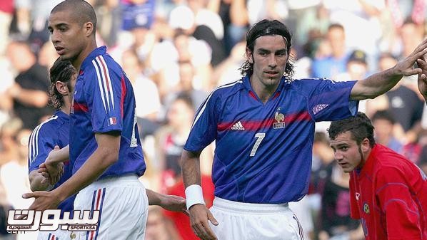 French Robert Pires (C) congratulates hi